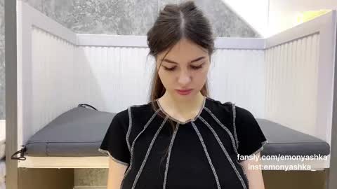 Snapshot of emonyashka chatting on February 12, 5:37 pm Emo online show from February 12, 5:37 pm