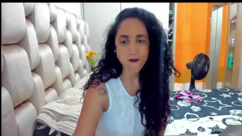 Snapshot of emperatriztapia chatting on January 4, 9:52 pm emperatriztapia online show from January 4, 9:52 pm