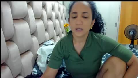 Snapshot of emperatriztapia chatting on January 6, 1:09 am emperatriztapia online show from January 6, 1:09 am