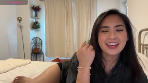 empressmonaa online show from April 13, 11:32 pm