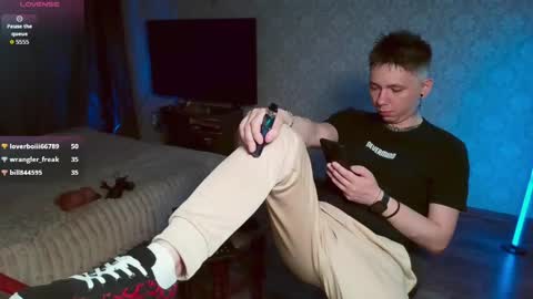 emveeboy96 online show from May 16, 9:35 pm