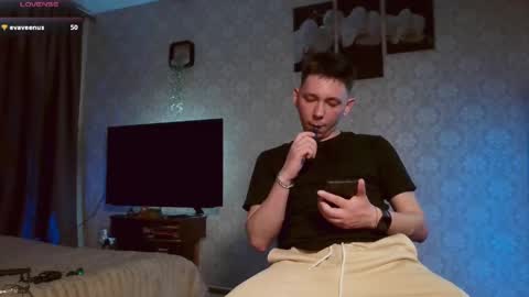 emveeboy96 online show from May 19, 8:59 pm