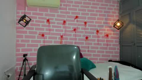 Emy online show from March 6, 9:53 pm