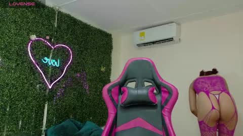 Emy online show from March 20, 3:28 pm