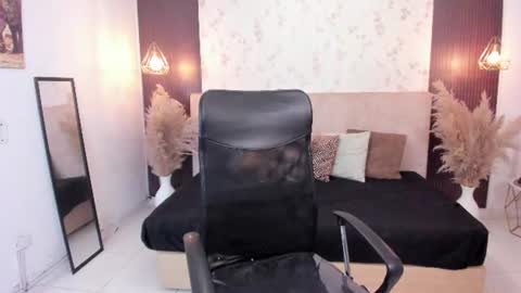 Snapshot of emy_ly chatting on June 21, 3:53 am emy online show from June 21, 3:53 am