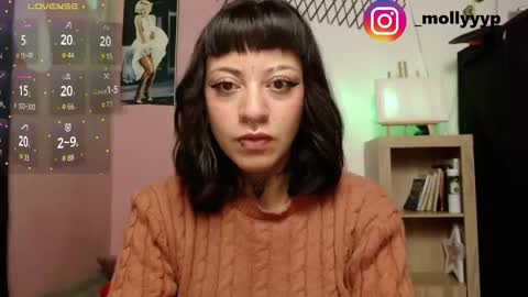Snapshot of emy_molly chatting on March 10, 11:10 am emy_molly online show from March 10, 11:10 am