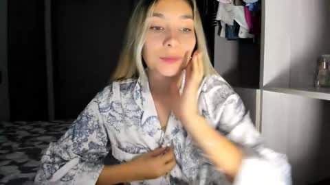 emyconneer online show from February 10, 12:41 am