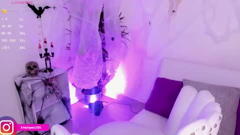 Emily online show from October 29, 9:27 pm