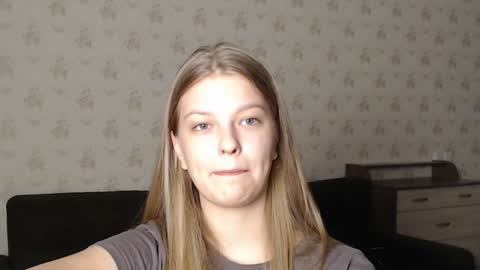 Snapshot of emysway chatting on December 2, 11:34 am EmySway online show from December 2, 11:34 am