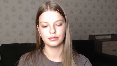Snapshot of emysway chatting on December 12, 10:52 pm EmySway online show from December 12, 10:52 pm