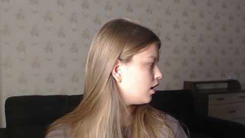 Snapshot of emysway chatting on December 21, 4:36 pm EmySway online show from December 21, 4:36 pm