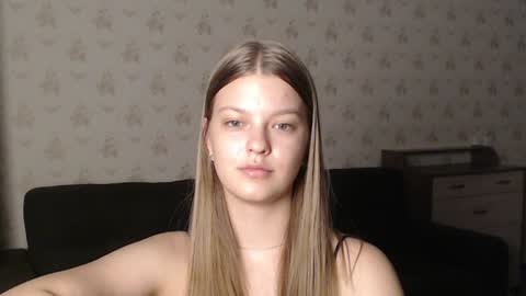 Snapshot of emysway chatting on December 28, 5:46 pm EmySway online show from December 28, 5:46 pm