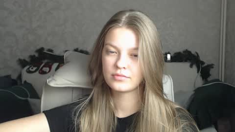 Snapshot of emysway chatting on January 28, 8:47 pm EmySway online show from January 28, 8:47 pm