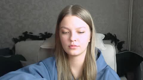 Snapshot of emysway chatting on January 31, 2:07 pm EmySway online show from January 31, 2:07 pm