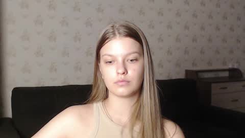 Snapshot of emysway chatting on February 12, 12:44 pm EmySway online show from February 12, 12:44 pm