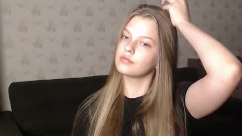 Snapshot of emysway chatting on March 12, 5:49 pm EmySway online show from March 12, 5:49 pm