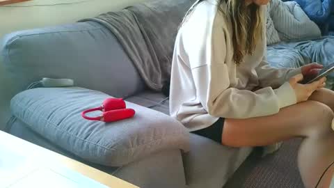 Snapshot of emyxxl chatting on February 16, 1:18 pm emyxxl online show from February 16, 1:18 pm