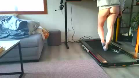 Snapshot of emyxxl chatting on February 18, 1:40 pm emyxxl online show from February 18, 1:40 pm