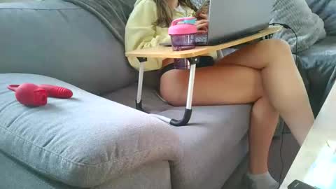 Snapshot of emyxxl chatting on March 3, 1:28 pm emyxxl online show from March 3, 1:28 pm