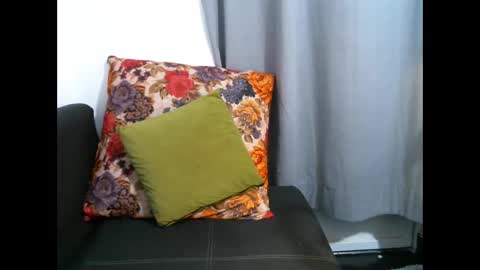 Vee online show from May 17, 10:28 pm