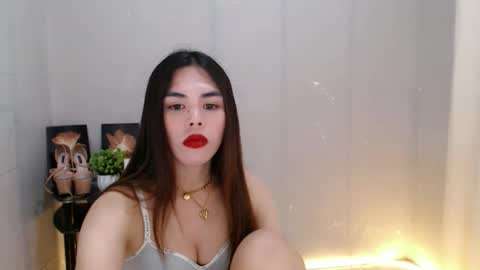 Snapshot of enchantress_mia03 chatting on May 16, 10:36 am enchantress_mia03 online show from May 16, 10:36 am
