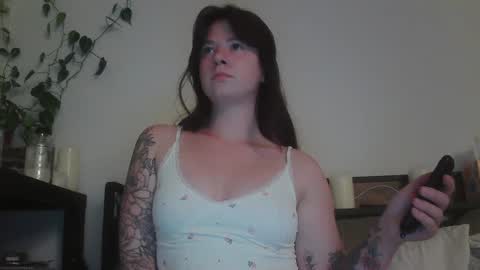 Snapshot of endlesslyevie chatting on December 6, 12:56 am endlessly evie online show from December 6, 12:56 am