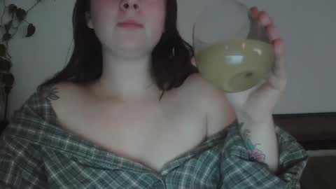 Snapshot of endlesslyevie chatting on December 23, 12:25 am endlessly evie online show from December 23, 12:25 am