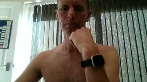 Snapshot of englishguy183 chatting on July 7, 8:29 am EnglishGuy183 online show from July 7, 8:29 am