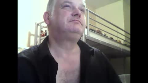 englishguysurrey online show from September 18, 8:33 pm