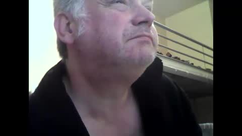 englishguysurrey online show from October 15, 6:02 am