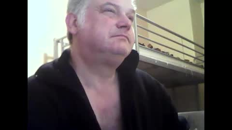 englishguysurrey online show from October 16, 5:41 am