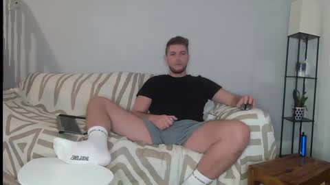 Snapshot of englishladxxx chatting on December 11, 12:44 am Englishladxxx online show from December 11, 12:44 am