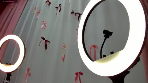 Ella  online show from March 31, 1:07 am