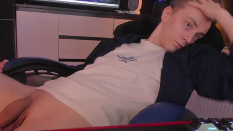 Snapshot of enkeer chatting on January 5, 10:50 pm Enker online show from January 5, 10:50 pm