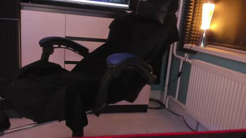 Snapshot of enkeer chatting on January 7, 2:10 am Enker online show from January 7, 2:10 am