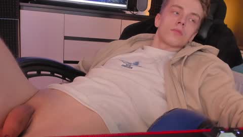 Snapshot of enkeer chatting on January 7, 5:12 am Enker online show from January 7, 5:12 am