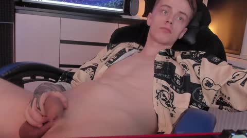 Snapshot of enkeer chatting on February 2, 9:02 pm Enker online show from February 2, 9:02 pm