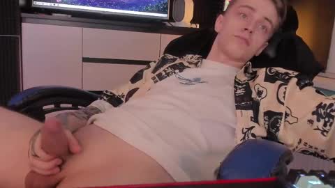 Snapshot of enkeer chatting on February 15, 12:48 am Enker online show from February 15, 12:48 am