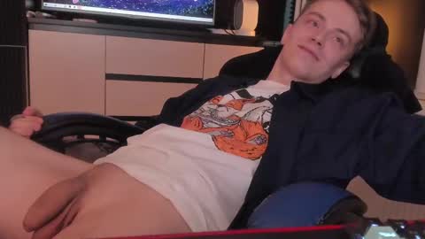 Snapshot of enkeer chatting on February 21, 10:59 pm Enker online show from February 21, 10:59 pm