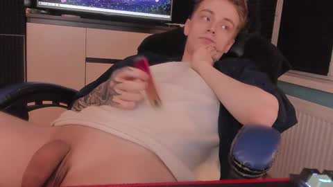 Snapshot of enkeer chatting on March 10, 11:38 pm Enker online show from March 10, 11:38 pm