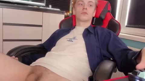 Snapshot of enkeer chatting on September 19, 1:56 pm Enker online show from September 19, 1:56 pm