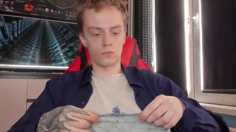 Snapshot of enkeer chatting on October 8, 12:58 pm Enker online show from October 8, 12:58 pm