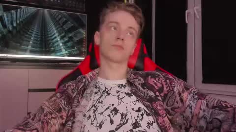 Snapshot of enkeer chatting on October 26, 1:22 am Enker online show from October 26, 1:22 am