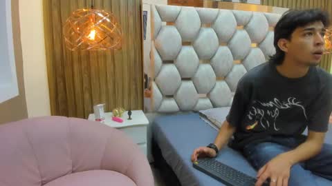 Ennio Leone online show from May 2, 11:37 am