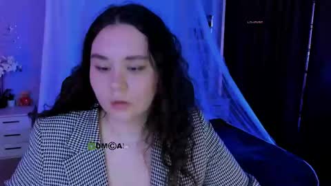 enny_mrr_ online show from April 29, 3:05 pm