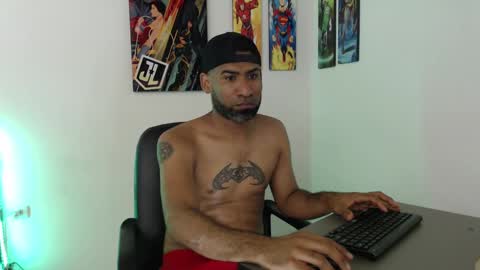 Snapshot of enriblack92 chatting on January 2, 7:18 pm enriblack92 online show from January 2, 7:18 pm