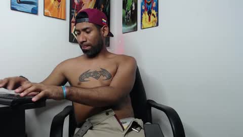 Snapshot of enriblack92 chatting on January 19, 1:32 am enriblack92 online show from January 19, 1:32 am