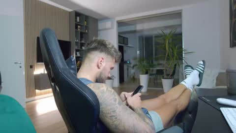 Erik online show from December 20, 6:24 pm