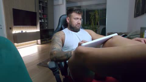 Erik online show from September 23, 7:17 pm