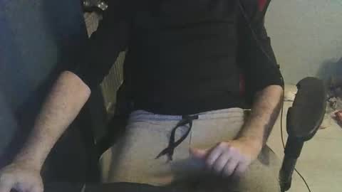 Snapshot of enriquexxx21xxx chatting on February 6, 5:27 pm enriquexxx21xxx online show from February 6, 5:27 pm